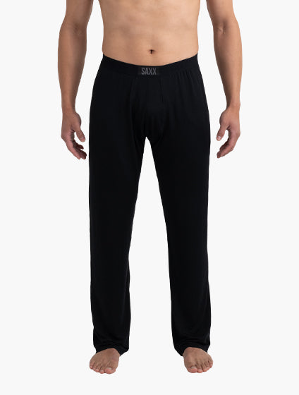 Relaxed fit pants silhouette